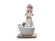 BATHING MY PUPPIES GIRL Фарфоровый декоративный предмет Lladro 1009280