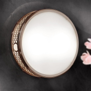 накладной потолочный светильник с округлым опаловым рассеивателем и патинированной боковой декоративной рамкой