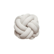 2351-0900 Knot Design House Stockholm Интерьерная подушка в форме узла кремового цвета