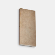 настенный светильник прямоугольной формы с плоским металлическим корпусом