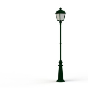 уличный фонарь на столбе с куполообразным плафоном зелёного цвета