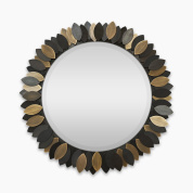 настенное зеркало с декоративной рамой из листообразных элементов