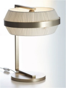 настольная лампа с цилиндрическим корпусом и текстильным рассеивателем