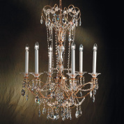 хрустальная люстра с шестью рожками и золотистой декоративной арматурой