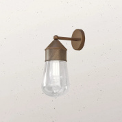 настенный светильник с латунным корпусом и прозрачным стеклянным плафоном в ретро-стиле