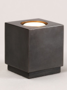 настольный светильник направленного света из бронзы в кубическом корпусе