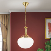 подвесной светильник в классическом стиле с матовым опаловидным купольным плафоном и латунной арматурой