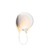 настенный светильник с округлым плафоном из матового стекла