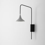 уличный настенный светильник с коническим отражателем и кронштейном