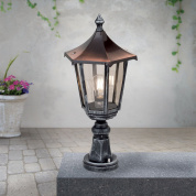 уличный настенный фонарь с прозрачной колбой и тёмной металлической арматурой