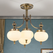 потолочная люстра с тремя матовыми стеклянными плафонами в стиле неоклассика