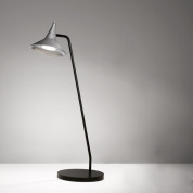 настольный светильник с LED-подсветкой и тонкой стойкой