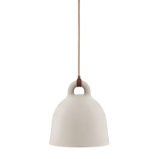 настольная лампа песочного оттенка с округлым абажуром