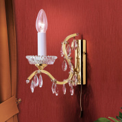 одноламповое хрустальное настенное бра с декоративным золотым кронштейном