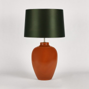 настольная лампа с круглым абажуром и керамическим основанием терракотового цвета