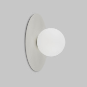 настенный светильник с шарообразным матовым плафоном на круглом основании