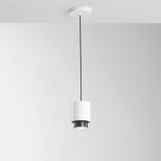 подвесная люстра с цилиндрическими металлическими плафонами