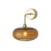 настенный светильник с полусферическим плафоном янтарного цвета