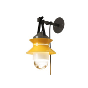 уличный настенный светильник с плафоном в виде фонаря