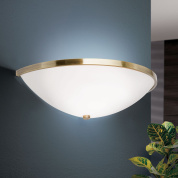 настенное бра с полукруглым матовым стеклянным плафоном в патинированной окантовке