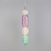 подвесной светильник с вертикальной гирляндой из цветных стеклянных элементов
