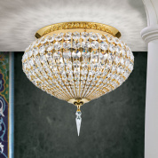 крупная потолочная люстра с многоуровневым каскадом кристаллов и золочёной рамой