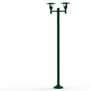 уличный фонарный столб зелёного цвета с тремя плафонами