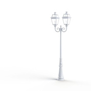 двойной фонарный столб белого цвета с прозрачными плафонами