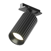 трековый прожектор с ребристым корпусом черного цвета