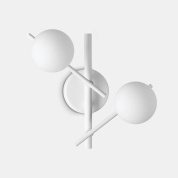 настенное бра с тремя шарообразными стеклянными плафонами на асимметричном металлическом основании