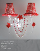 двухламповое настенное бра с красными текстильными абажурами и декоративными подвесками
