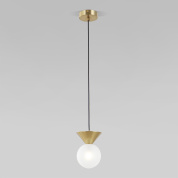 подвесной светильник с шарообразным стеклянным плафоном и металлическим конусным отражателем