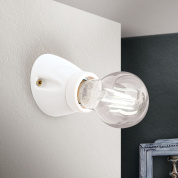 настенное бра с керамическим патроном и круглой белой основой