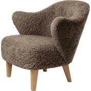 71138-004269 Audo Copenhagen Ingeborg Кресло-шезлонг, овчина Сахара / натуральный дуб