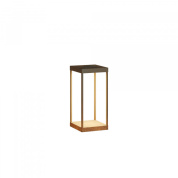 уличный напольный фонарь в виде латунного каркаса с прозрачными стенками