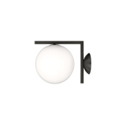 настенный светильник с круглым плафоном на коротком кронштейне