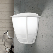 уличный настенный светильник с непрозрачным пластиковым рассеивателем