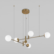 подвесная люстра с шарообразными стеклянными плафонами на латунных штангах