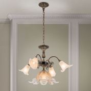 подвесная люстра с центральным плафоном и четырьмя дополнительными рожками