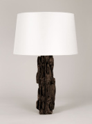 настольная лампа с бронзовым скульптурным основанием и цилиндрическим абажуром