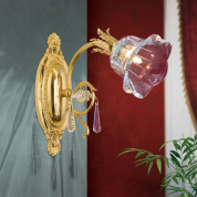 настенное бра с цветочным стеклянным плафоном и золочёной арматурой