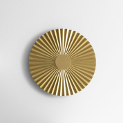 настенный светильник из алюминия с радиальным узором и латунным покрытием