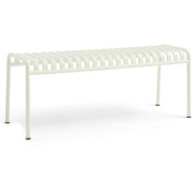 скамья кремово-белого оттенка с металлической решётчатой поверхностью