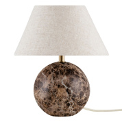 настольная лампа с абажуром и круглым основанием коричневого оттенка