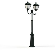 уличный фонарь с двумя рожками на тёмной опоре