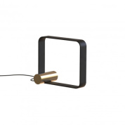 настольная лампа с квадратной рамой и латунным основанием