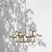люстра с шестнадцатью цилиндрическими плафонами на металлическом каркасе