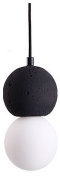 подвесной светильник с двумя шарами разного размера в контрастных тонах