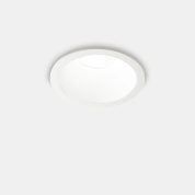 встраиваемый потолочный светильник с белым корпусом и мягким светорассеиванием