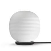 напольный светильник с круглым стеклянным плафоном на дисковом основании